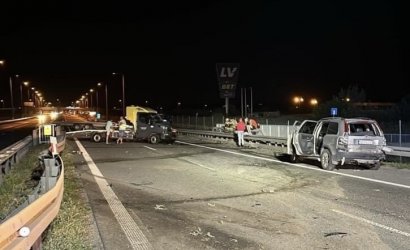 Wypadek na S8. Dwie osoby trafiy do szpitala. Trasa w kierunku Katowic cakowicie zablokowana. Grone zderzenie lawety i Volvo
