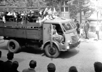70 lat temu na ulice Piotrkowa wyjecha pierwszy czerwony autobus 