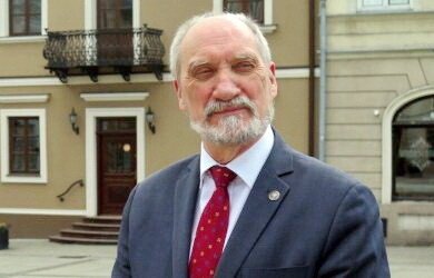 A. Macierewicz w tarapatach. Chodzi o 81 mln