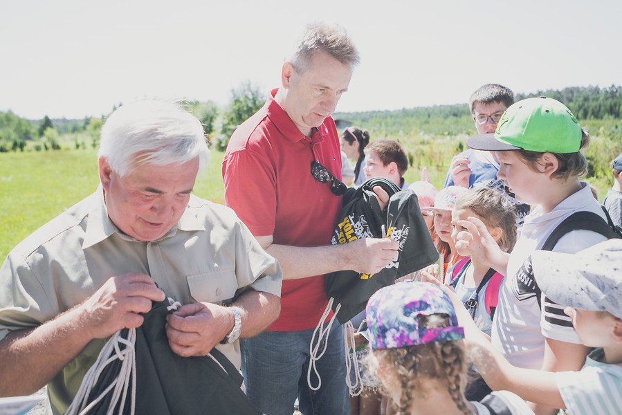 Pomys na wakacje, czyli Kolorowa Lokomotywa dzkiego Domu Kultury wituje pmetek