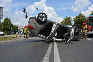 Zderzenie trzech samochodw w Piotrkowie. Zobacz nagranie z czwartkowego wypadku
