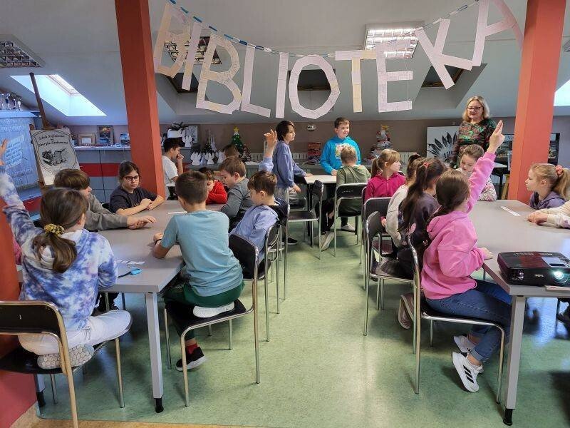 witowanie z Kubusiem Puchatkiem w bibliotece Szkoy Podstawowej w Gorzkowicach