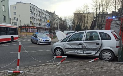 Wypadek z udziaem dwch osobwek przy Piastowskiej. Kobieta w szpitalu