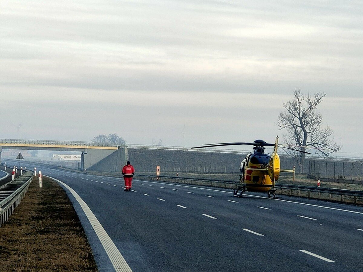 Kierowca zasab na A1. Na miejscu ldowa migowiec LPR