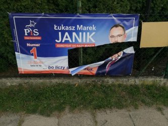 Zniszczono banery piotrkowskiego polityka