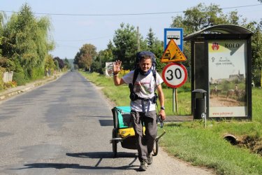 Pieszo z kotem dotar do Piotrkowa spod biaoruskiej granicy