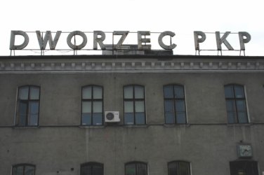 Raport NIK: Zły stan piotrkowskiego dworca PKP