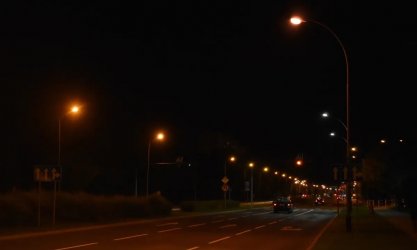 Czy oświetlenie w Piotrkowie włączane jest zbyt późno?