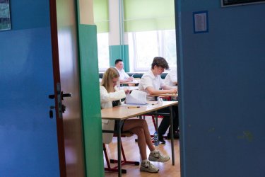 CKE: ósmoklasiści zdobyli średnio 66% punktów z polskiego i 53% z matematyki