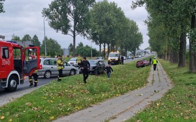 Zderzenie trzech aut na dzkiej w Piotrkowie