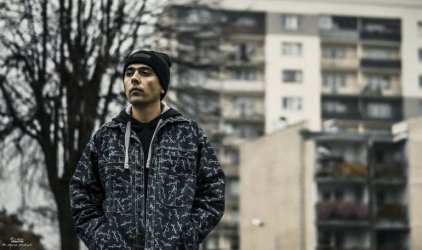 O yciu na Dzielnej, hip hopie i muzycznych planach. Przeczytaj wywiad z raperem z Piotrkowa!