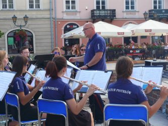 Miejska Orkiestra Dta zagraa na Rynku 