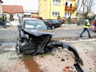 Grony wypadek na Polnej. Kierowcy w szpitalu