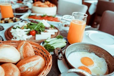 Zdrowe i pożywne śniadanie – co jeść, a czego unikać?