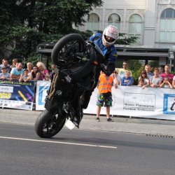 Pokaz stuntu motocyklowego w centrum Piotrkowa (GALERIA, VIDEO)