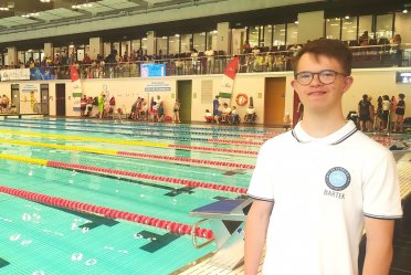 Pomóżmy młodemu pływakowi z Piotrkowa dotrzeć na Mistrzostwa Europy