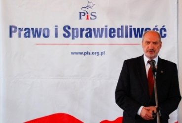 Macierewicz chce powoania midzynarodowej komisji