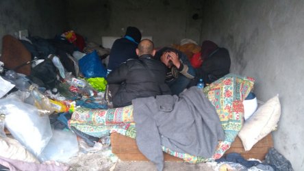 Zimno im niestraszne. Bezdomni w centrum Piotrkowa