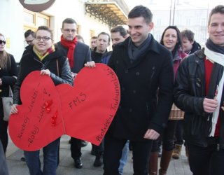 Walentynki w Piotrkowie. Rozdawali Karty ycia i lizaki 
