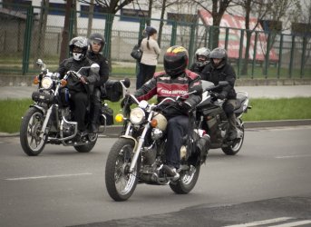 Kilkuset motocyklistw rozpoczo sezon