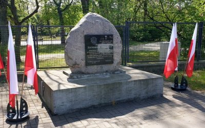 Odkrywamy znane i nieznane - Pomnik onierzy Wykltych w Piotrkowie