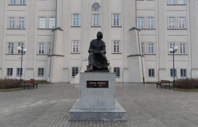 Dlaczego pomnik Kopernika stoi w Piotrkowie? 