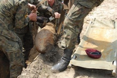 Gomunice: Odkopano 200-kilogramow bomb 