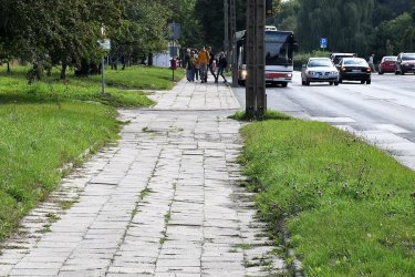 Ścieżkę rowerową na Dmowskiego wybuduje firma z Piotrkowa