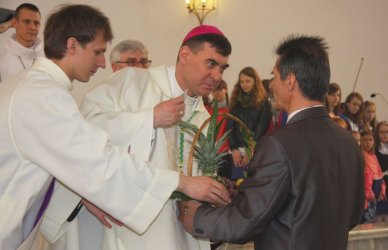 W kociele NSJ w Piotrkowie msz odprawia dzi biskup 