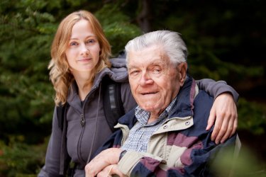 Opiekunka nad osob starsz: Wana rola wspierania i troski
