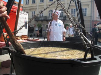 Myliwska zupa gulaszowa na Rynku Trybunalskim