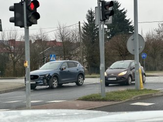 Zderzenie dwch samochodw w Piotrkowie