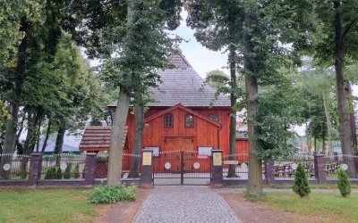 Odkrywamy znane i nieznane – drewniany kościół w Modlnej