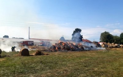 Pożar balotów słomy w gminie Grabica