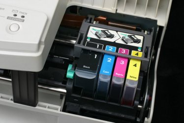 Jak podej do wymiany tuszu w drukarce?