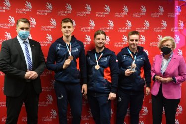 Polacy z trzema medalami w prestiowym konkursie promujcym edukacj zawodow EuroSkills 2021