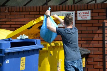 W Piotrkowie będą szukać „śmieciowych” oszustów. Pomoże specjalna aplikacja
