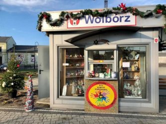 Świąteczny kiosk w centrum Wolborza