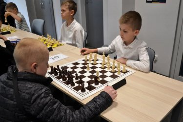 Młodzi szachiści stoczą rywalizację w Mikołajkowym Turnieju Szachowym
