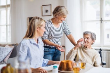 Opiekunka w Niemczech - jak zadbać o seniora podczas upałów?