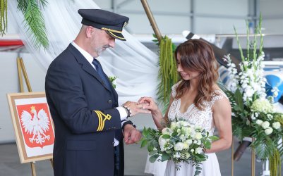 Co to był za ślub! Nietypowa uroczystość na piotrkowskim lotnisku
