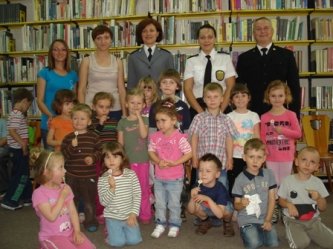Piotrkowska policja czytaa dzieciom  