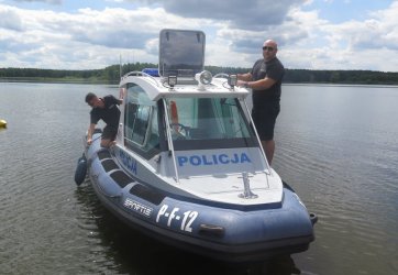 Policyjne patrole na Zalewie Sulejowskim [POSUCHAJ RELACJI]