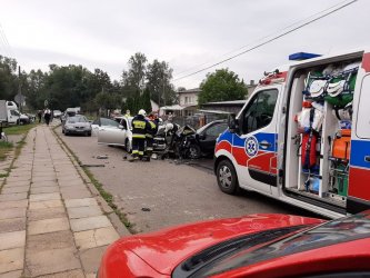 Zderzenie dwch aut w Sulejowie. Dwie osoby ranne