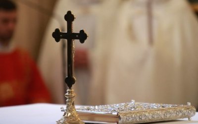 W kościołach mniej wiernych? Episkopat zachęca do większej ostrożności w związku z koronawirusem