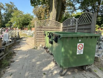 Co z segregacją śmieci na piotrkowskim cmentarzu?