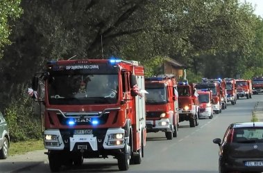 Parada pojazdów strażackich w Aleksandrowie
