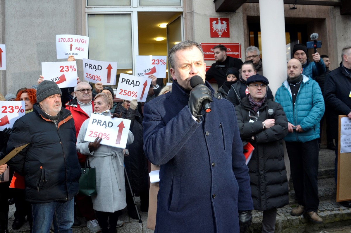 Galeria Mamy dość Protest mieszkańców pod Urzędem Miasta ZDJĘCIA