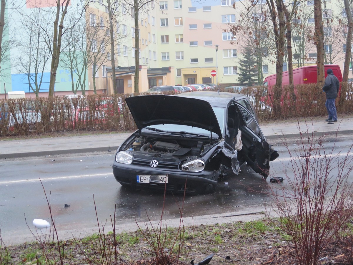 Galeria Gro Ny Wypadek W Piotrkowie Jedna Osoba Poszkodowana