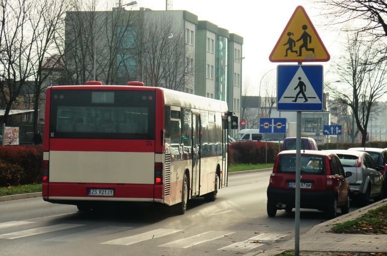 Koniec z blokowaniem pasa w Al. Armii Krajowej